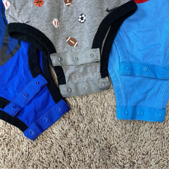 3 Nike Onesies, Infant Size 3 Months - Picture 6 of 10